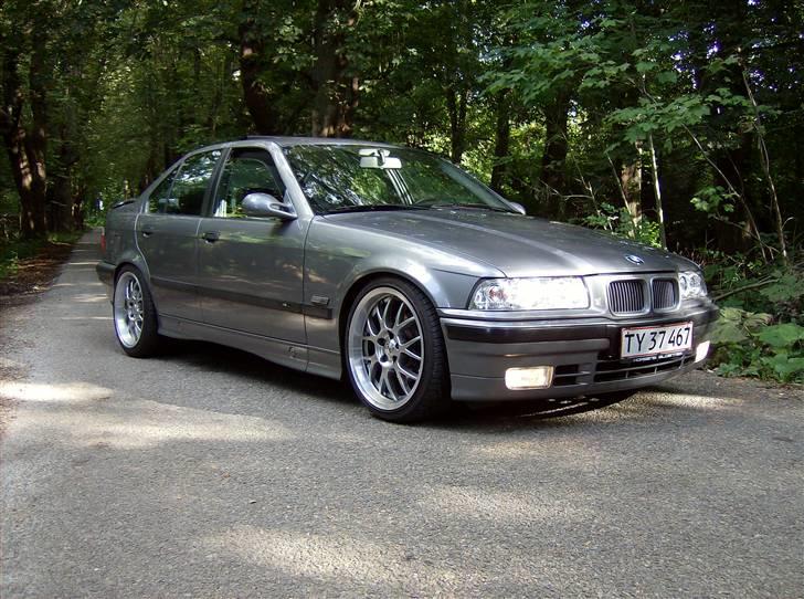 BMW 325i billede 1