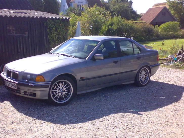 BMW 325i SOLGT billede 1