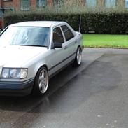 Mercedes Benz 230e  W124