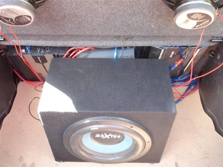 Mazda 323f - solgt - lidt rodet men det spiller billede 15