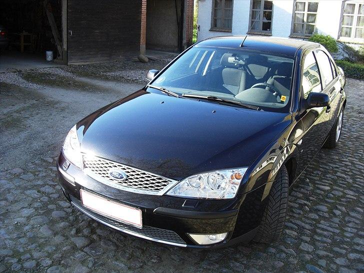 Ford Mondeo Trend+ 2,5 V6 billede 2