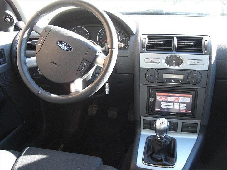 Ford Mondeo Trend+ 2,5 V6 billede 4