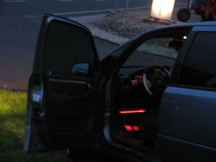 Opel Meriva 1.7 cdti - Rød lys i bunden billede 6