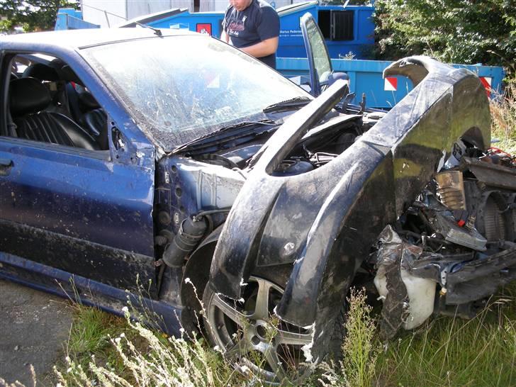 Peugeot 406 >>DØD<< - Sådan Går Det Når Man Låner Sin Bil Ud!! billede 20