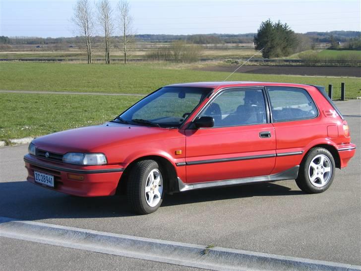 Toyota Corolla EE90 - Nyeste billede af Rolla´en havde sku´ lige et sæt alu. jeg kunne smide på (: billede 1