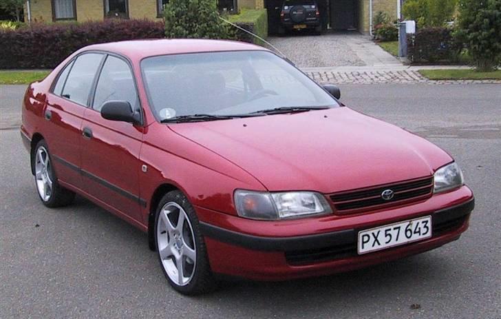 Toyota Carina E 2.0 TURBO{SOLGT} - Sådan så hun da jeg købte den juni 2001. Smuk er hun jo.. Den her potintiale... billede 6