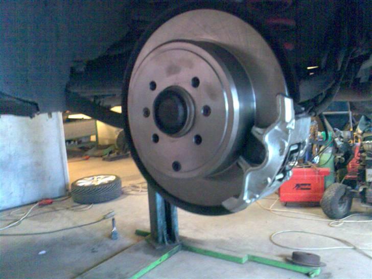 Peugeot 406 2,0 *Solgt* - Komplet nye bremser bag i. Skriver, klodser, kaliber og håndbremse bakker.. billede 15