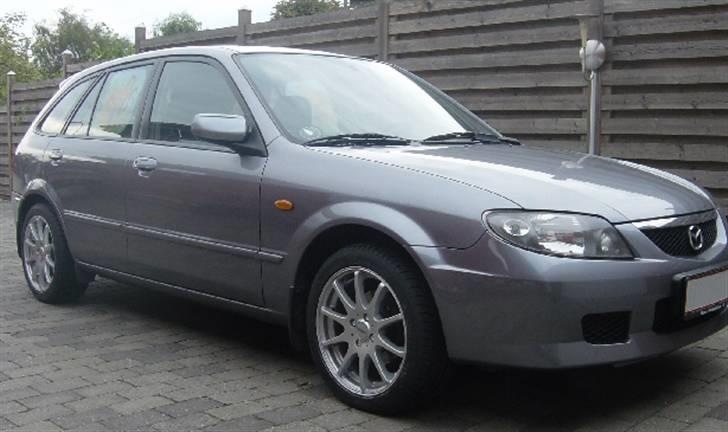 Mazda 323F BJ billede 1