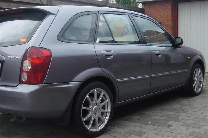 Mazda 323F BJ billede 2