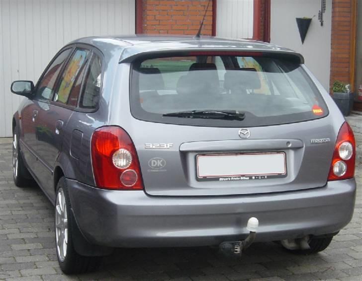Mazda 323F BJ - Bagfra før montering af solfilm. billede 4