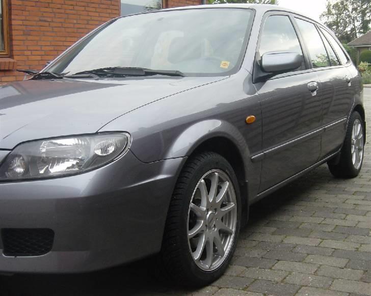 Mazda 323F BJ billede 5