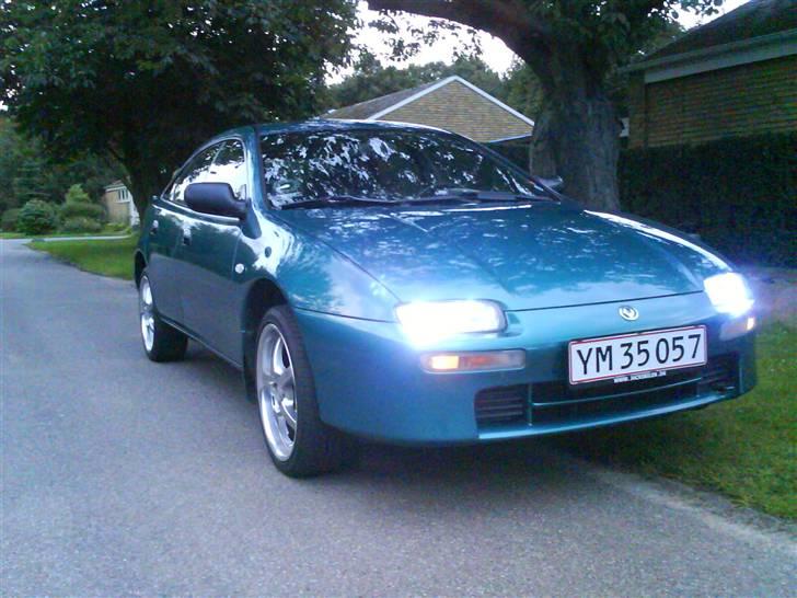 Mazda 323 F billede 9