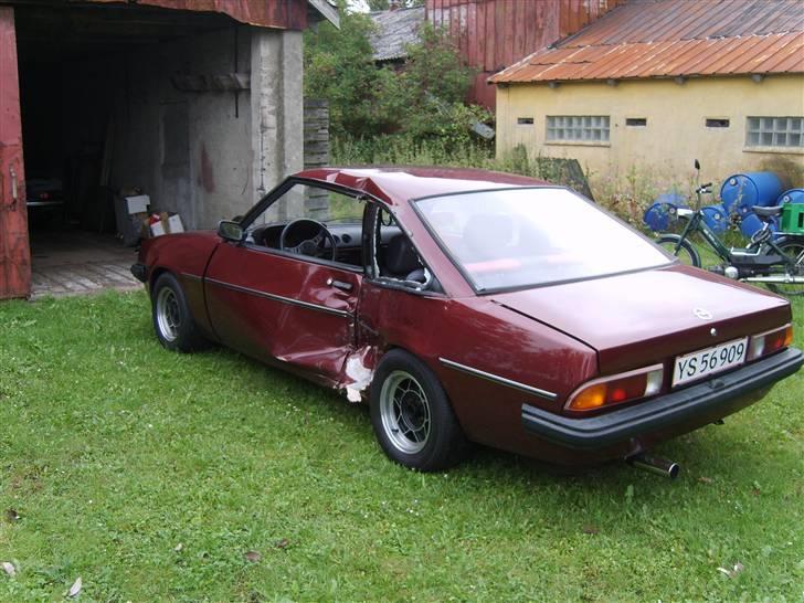 Opel Manta B (død) - Jeg undskylder overfor alle, at jeg har ødelagt en bil som denne :( billede 8