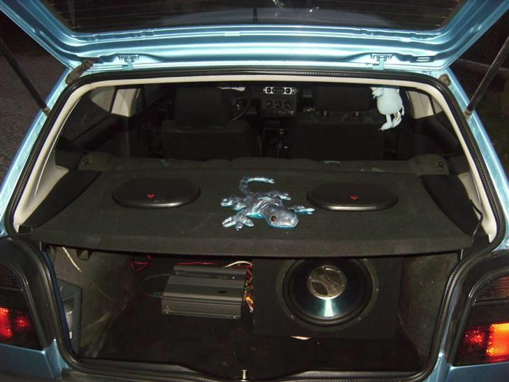 VW                    Golf 3 - Lidt mere anlæg, plus min nye mascot nr 2 billede 17