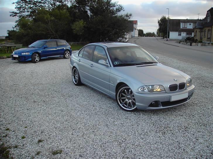 Honda Civic 1,5  *Bolch Blue* - Hehehe min bil er blevet baggrundsmateriale.. billede 12