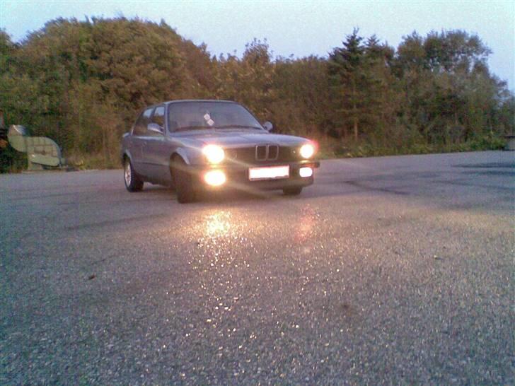 BMW E30 320i @ noget andet - Bimmeren i skumringen ;) billede 9
