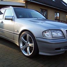 Mercedes Benz C250 TD ST.CAR AUT.