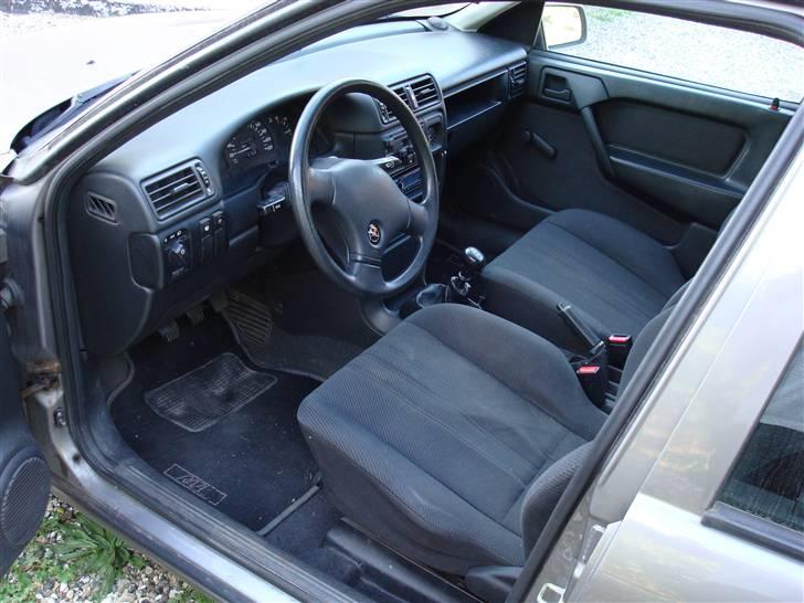 Opel Vectra A 2,0 8v (SOLGT) billede 5