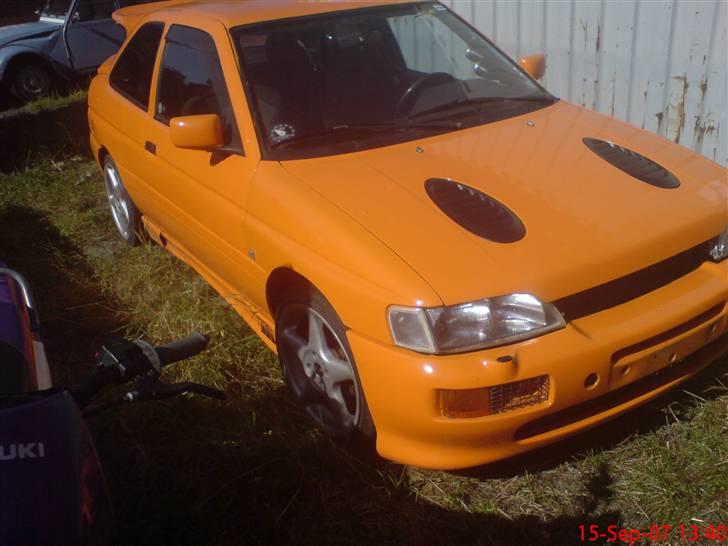 Ford Escort - Motorhjælmen med luftindtag, og nej, de er ikke falske. billede 3