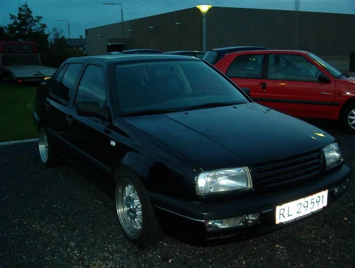 VW vento 1,8  SOLGT  - efter bilen er blevet heltlakeret billede 12