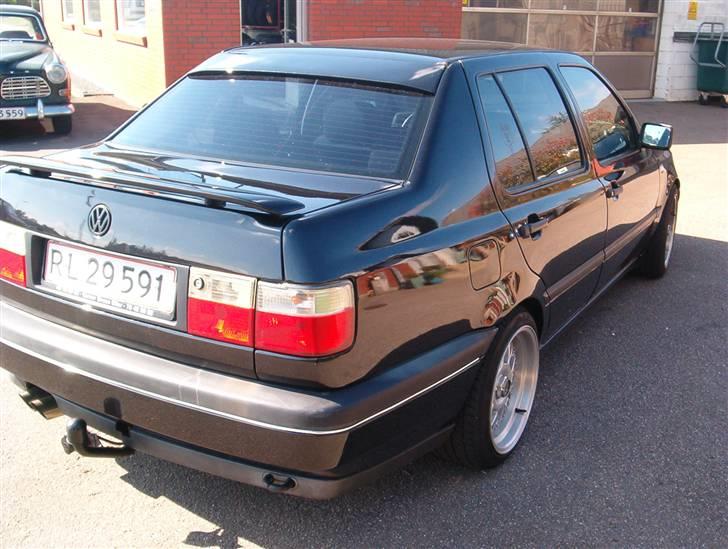 VW vento 1,8  SOLGT  - efter bilen er blevet heltlakeret billede 18