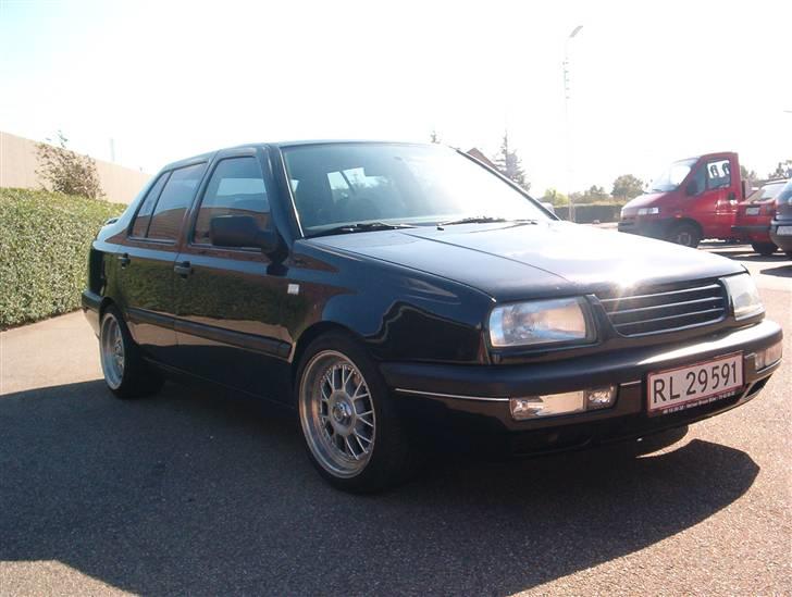 VW vento 1,8  SOLGT  - efter bilen er blevet heltlakeret billede 19