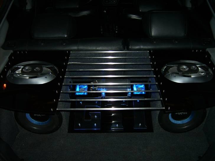 Peugeot 306 2,0 GTI Premium solgt - Lidt svært at se på billedet, men der er lys i "GTI", samt blæser og kondensator billede 7