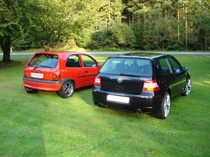 Opel Corsa B  - på græs med en G4 ;) billede 11