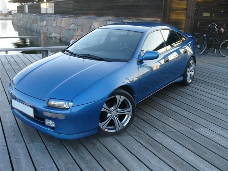 Mazda 323F SOLGT billede 1