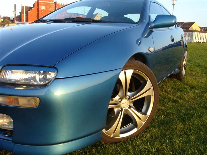 Mazda 323F SOLGT billede 4