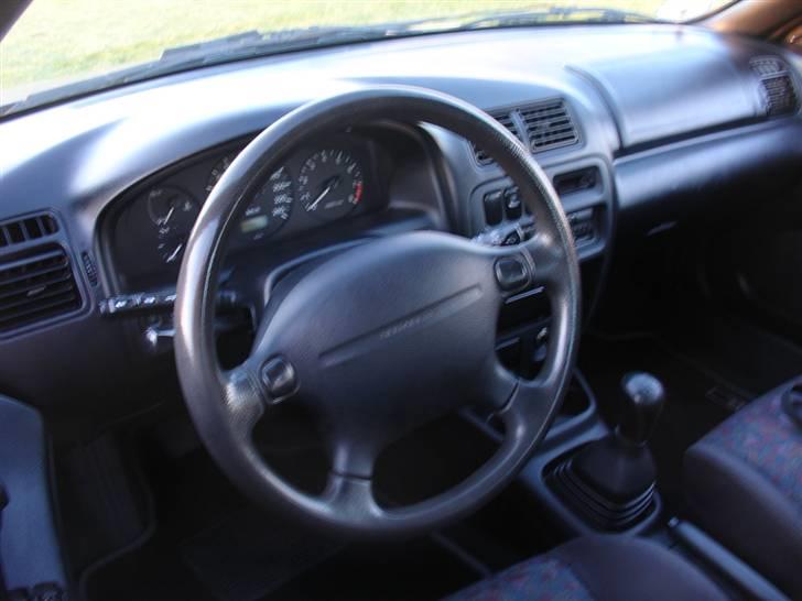 Mazda 323F SOLGT billede 6