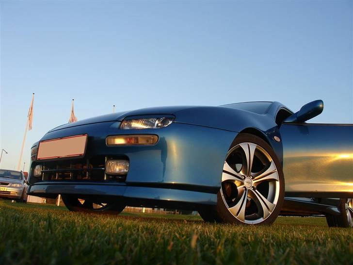 Mazda 323F SOLGT billede 9