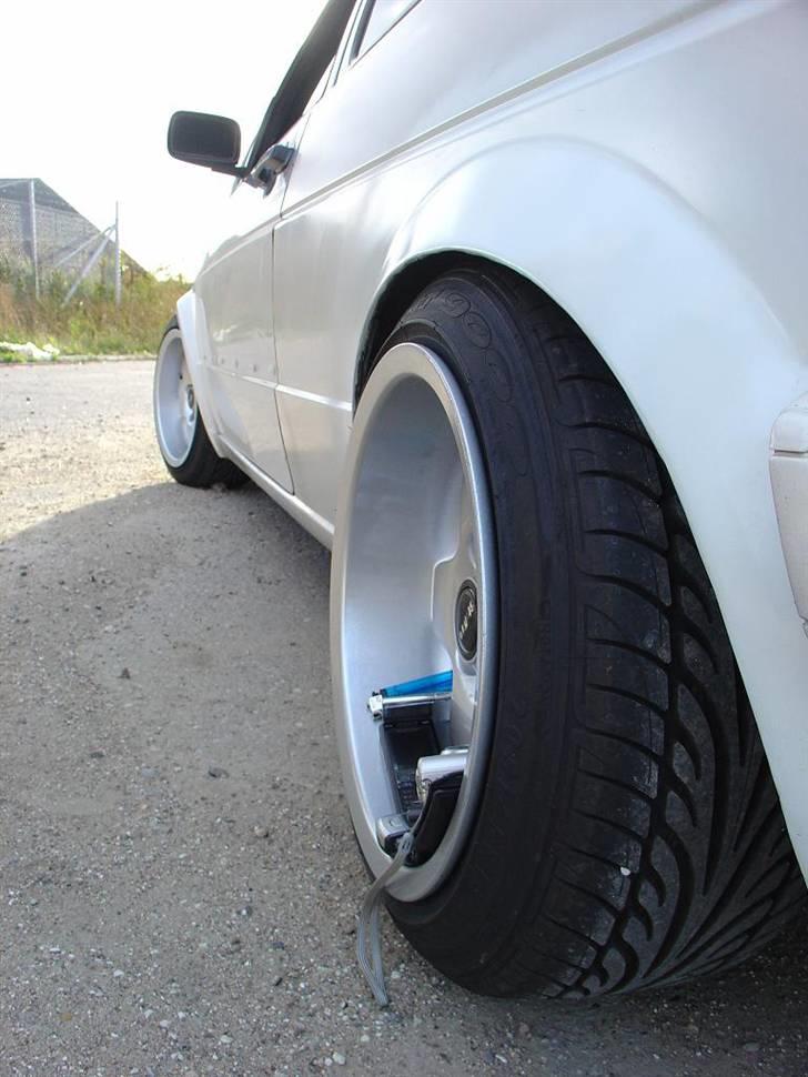 VW Golf 2 *død og begravet* - Skærmene er lagt 3,5cm ud i begge sider. Skal længere ud billede 9