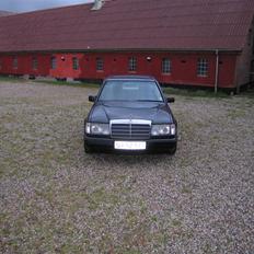 Mercedes Benz 250 D W124  