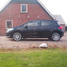 Toyota Auris 2.0 D-4D Sol