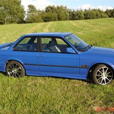 BMW 323i solgt*