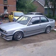 BMW 320i (325i)