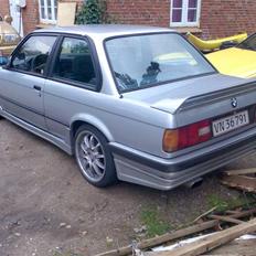 BMW 320i (325i)