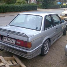 BMW 320i (325i)