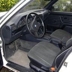 BMW E30 324 D