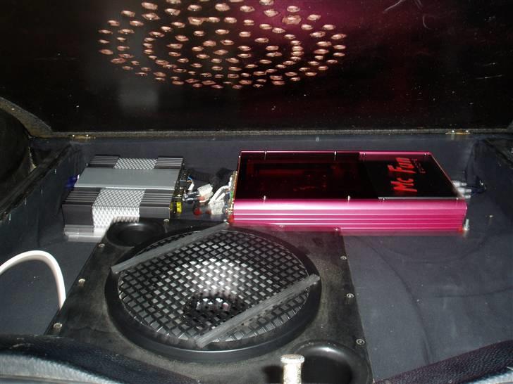 VW Golf 3 GTI (SOLGT!) - Forstærkere & bas hvor ekstra hjulet skuller ha været ;) billede 8