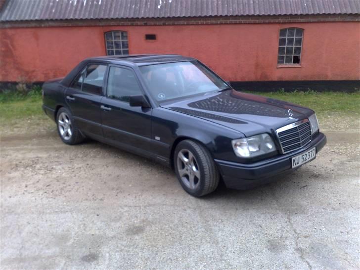 Mercedes Benz 250 D W124   - så er den opgraderet til en model 1995 billede 1