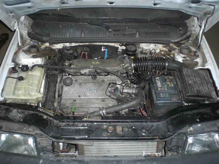 Fiat Tipo tabt i væddemål - så blev de sidste dele monteret så den står helt standard i motorrummet billede 13