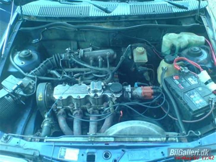 Opel kadett E solgt - den gamle motor. billede 6