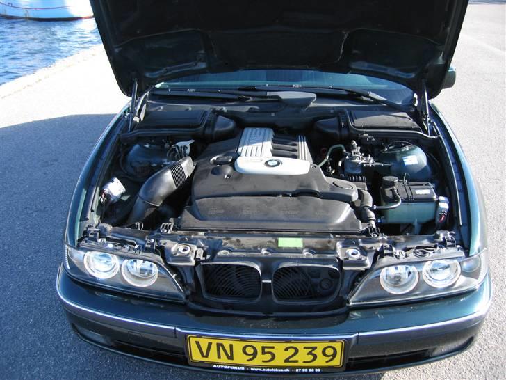 BMW # 530d Touring SOLGT billede 4