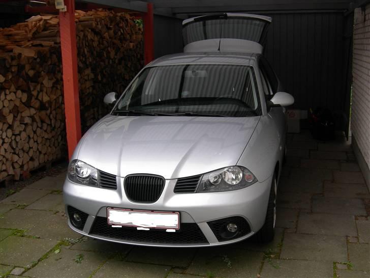 Seat Ibiza  (Solgt) - så kom der emblem fri front på total lækkert. billede 5