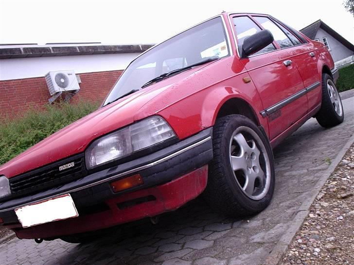 Mazda 323 1,3 Bf m. karb  SOLGT billede 2