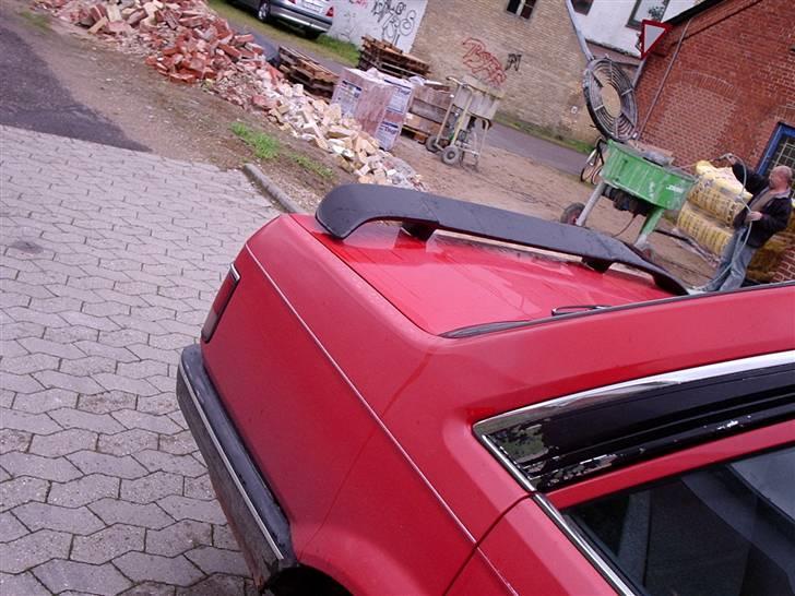 Mazda 323 1,3 Bf m. karb  SOLGT billede 5