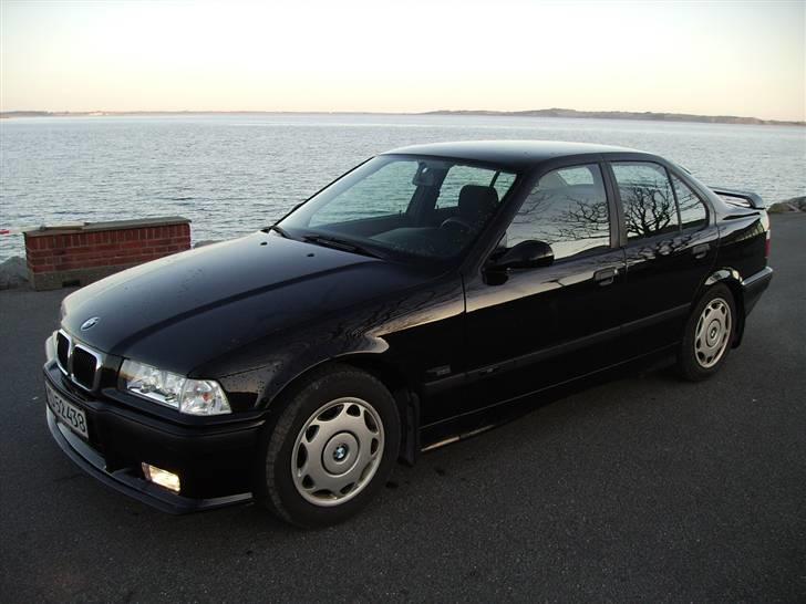 BMW 318I (Solgt) billede 1