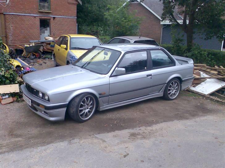 BMW 320i (325i) billede 1